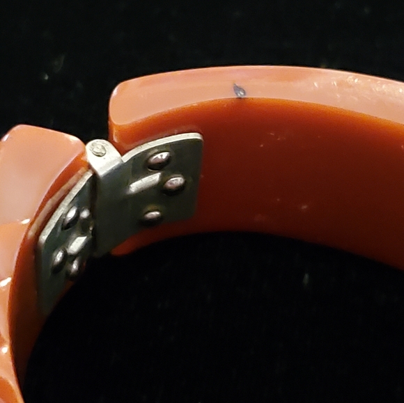 Carved Bakelite Bangle Caramel Floral Hinged 1930's 1940's - Picture 8 of 13